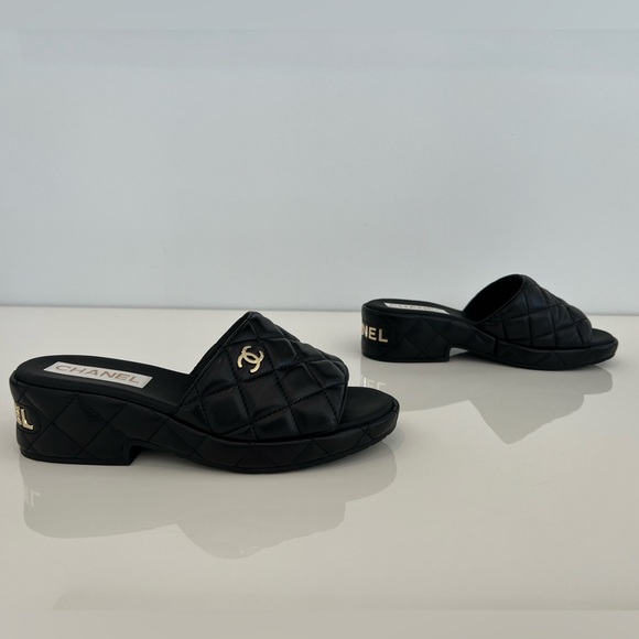 CHANEL 23C BLACK LEATHER PLATFORM SLIDE SANDALS SIZE IT 38 / US 8 - Picture 11 of 15